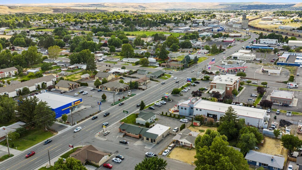 More Photos Of 5804 W Clearwater Ave, Kennewick Freestanding For Sale
