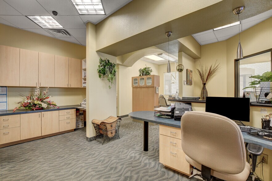 More Photos Of 8867 W Flamingo Rd, Las Vegas Office For Sale