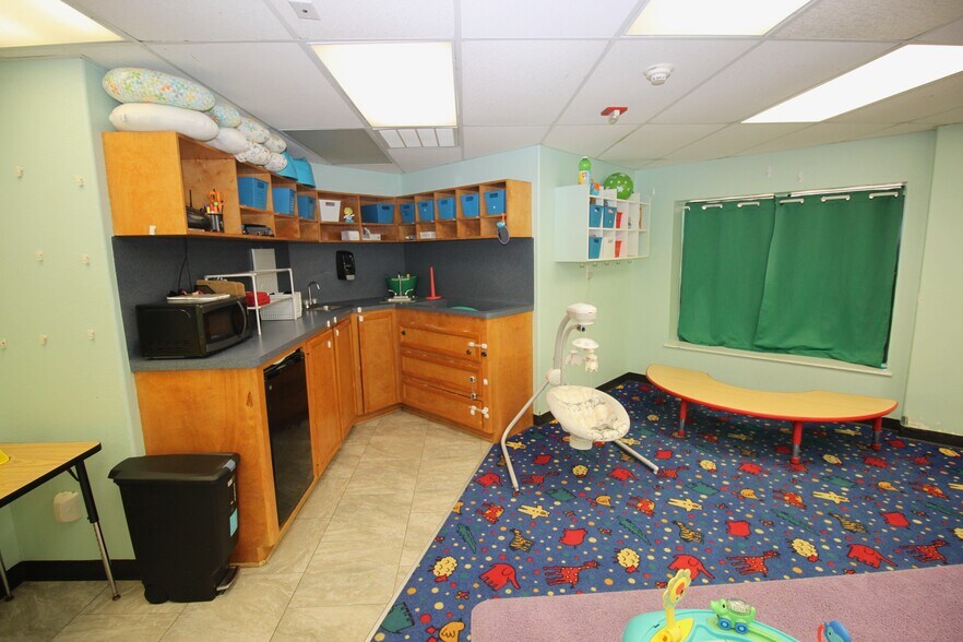 More Photos Of 3421 E Walnut St, Pearland Daycare Center For Sale