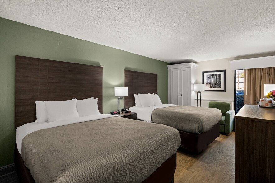 More Photos Of 500 W 29th St, North Little Rock Hotel For Sale