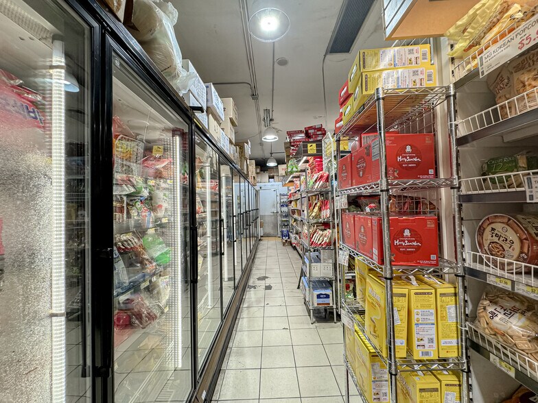 More Photos Of 14206 41st Ave, Flushing Supermarket For Lease