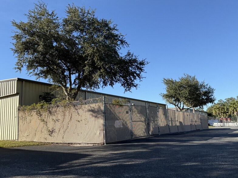 More Photos Of 302 Richey Rd, Leesburg Warehouse For Lease