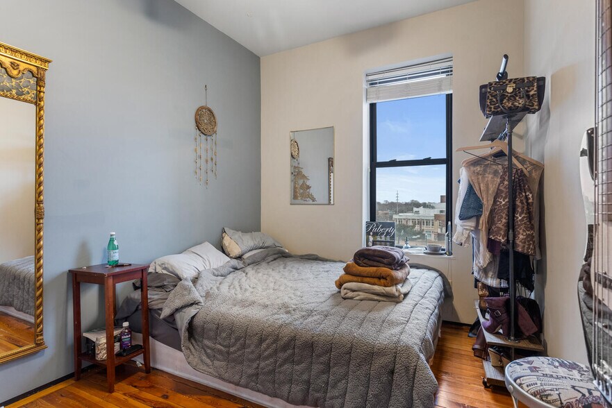 More Photos Of 112 W Hill St, Champaign Multifamily For Sale