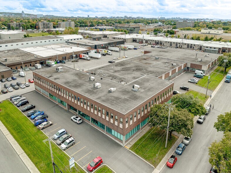 More Photos Of 500-600 Rue Hodge, Montréal Warehouse For Lease