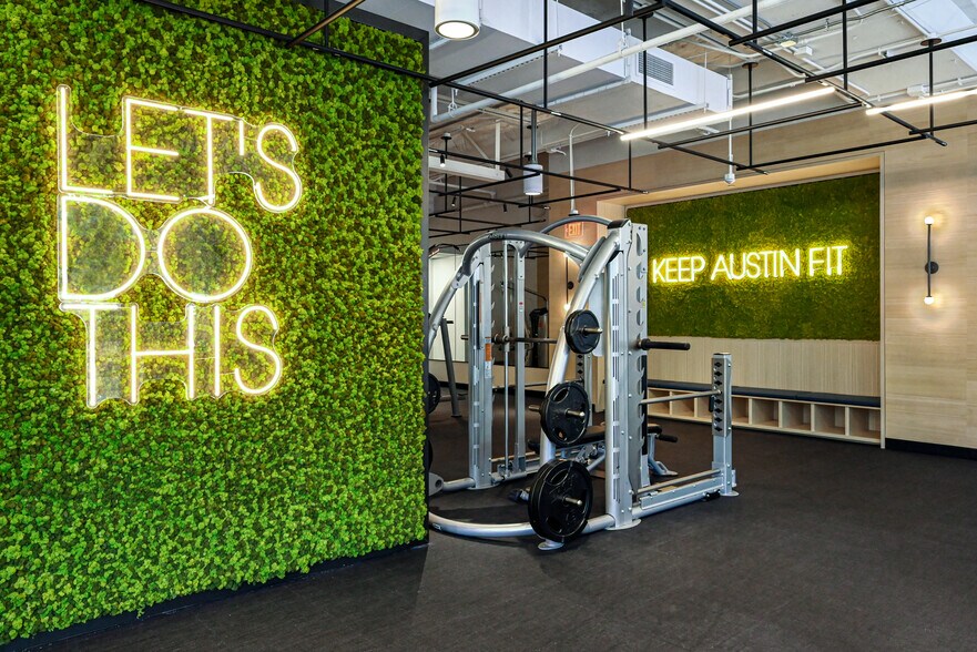 More Photos Of 300 W 6th St, Austin Office For Lease