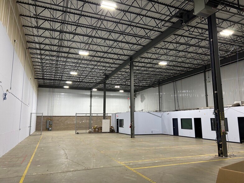 More Photos Of 30 Post Rd, Colonie Warehouse For Lease