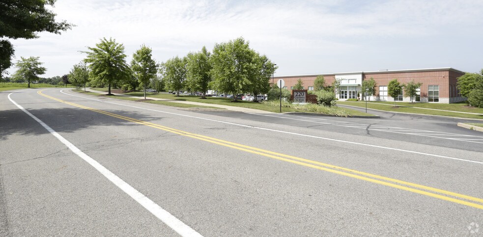 More Photos Of 220 W Kensinger Rd, Cranberry Township Flex For Lease
