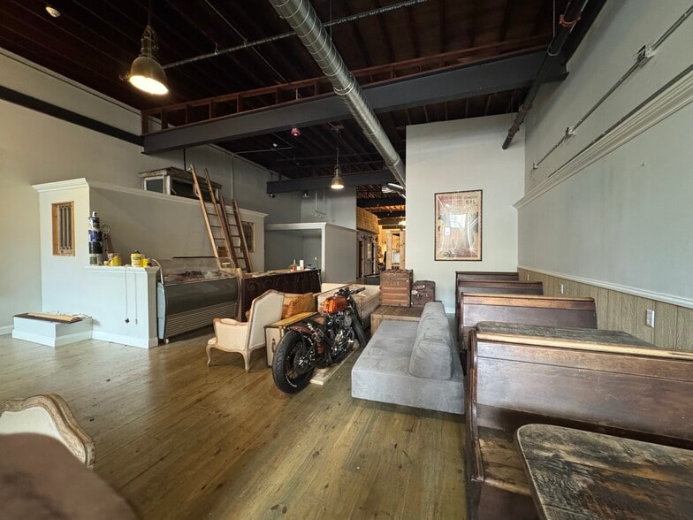 More Photos Of 414 Northampton St, Easton Restaurant For Lease