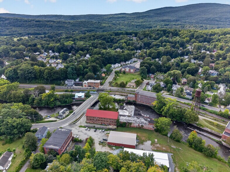 More Photos Of 420 Park St, Housatonic Flex For Sale