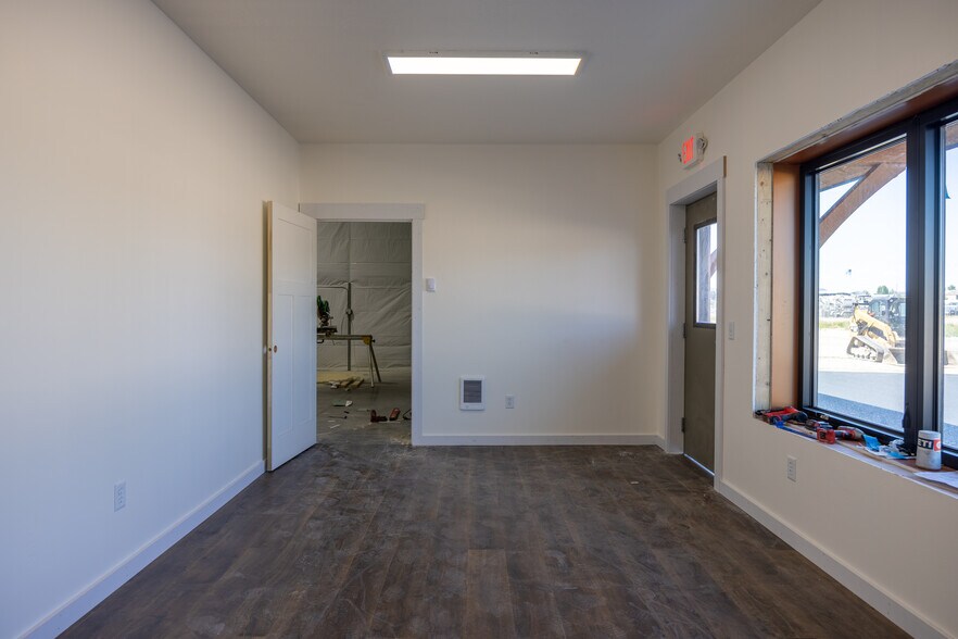 More Photos Of 9405 Futurity Dr, Missoula Warehouse For Lease