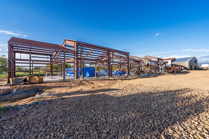 More Photos Of 1189 Parkway Dr, Santa Fe Showroom For Sale