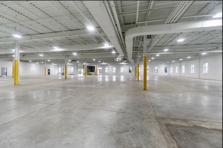 More Photos Of 6040 Tarbell Rd, Syracuse Flex For Lease
