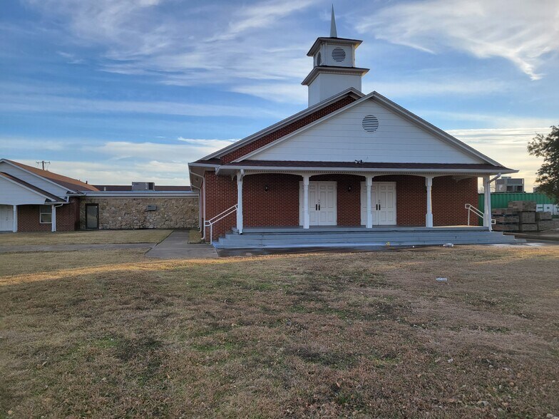 More Photos Of 2915 Broadway Blvd, Garland Religious Facility For Sale