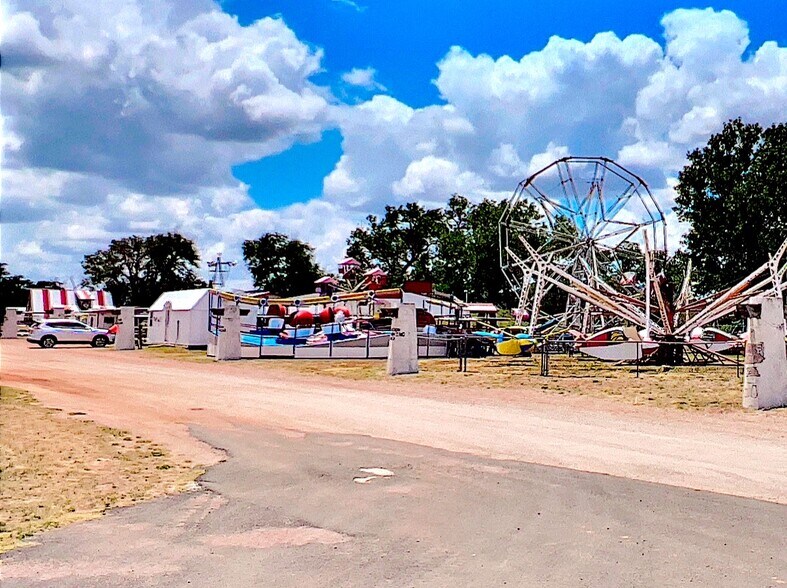 More Photos Of 14683 OK-44A, Lone Wolf Amusement Park For Sale