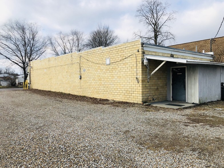 More Photos Of 120-122 W Broadway St, New Lexington Office For Lease