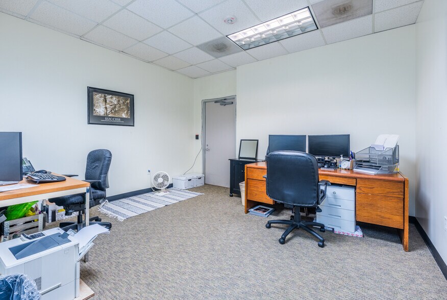 More Photos Of 2110 E Governors Cir, Houston Light Manufacturing For Sale