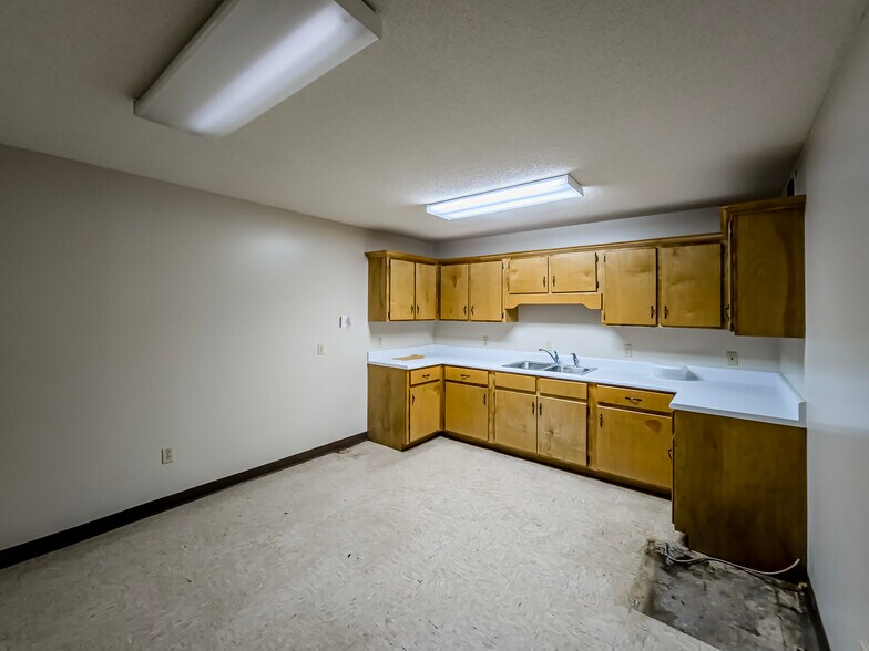 More Photos Of 2773 Marshall Dr, Tifton Warehouse For Sale