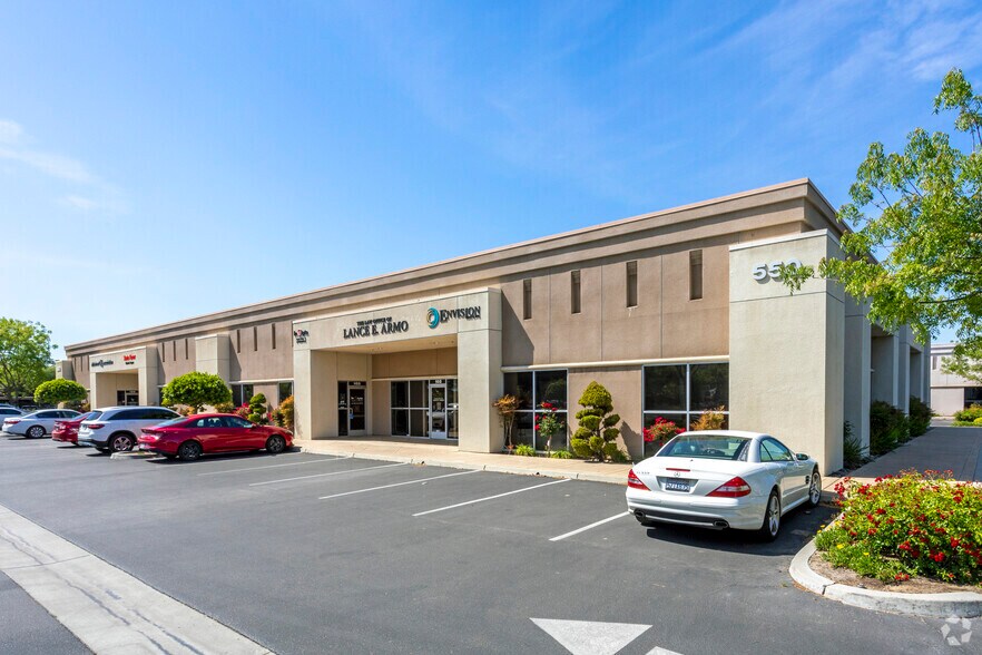 More Photos Of 550 W Alluvial Ave, Fresno Unknown For Lease