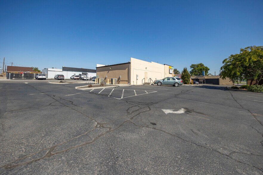 More Photos Of 515 9th St, Benton City Drugstore For Lease