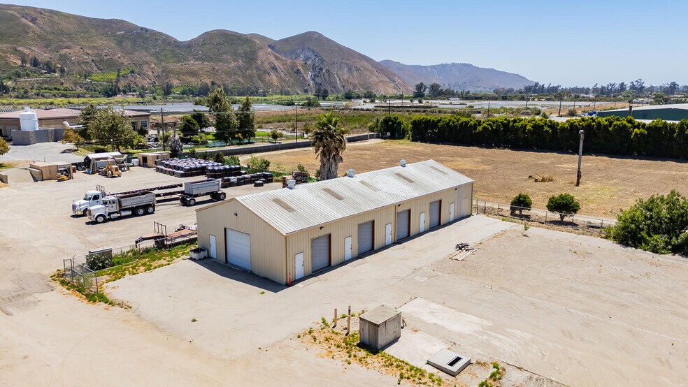 More Photos Of 905-917 Corporation St, Santa Paula Warehouse For Sale
