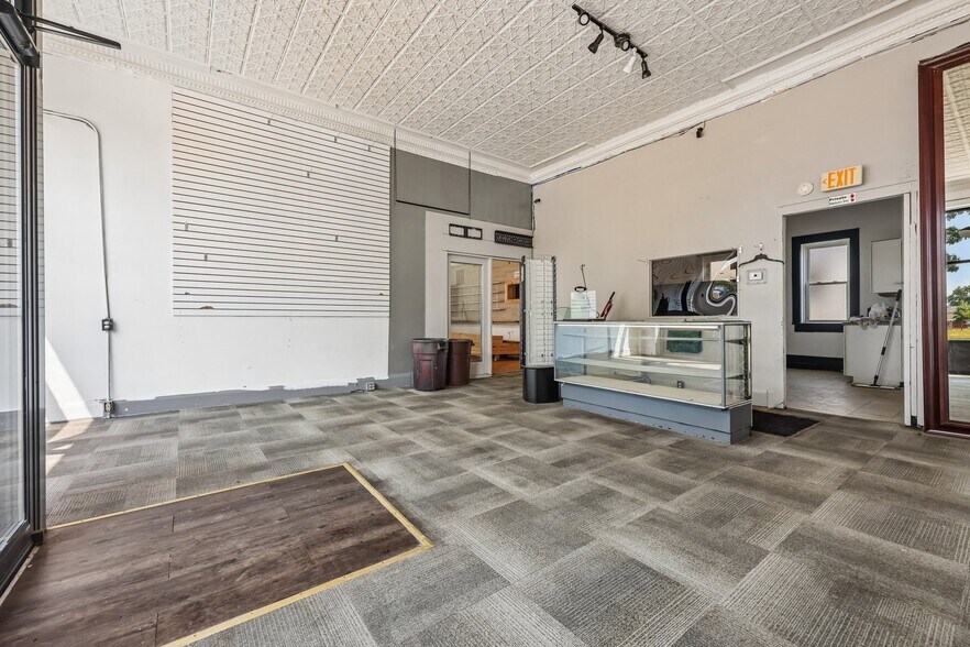 More Photos Of 2710-2712 17th St, Racine Storefront Retail Residential For Sale