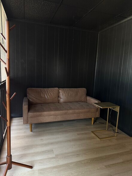 More Photos Of 2053 S Waverly Ave, Springfield Office For Sale