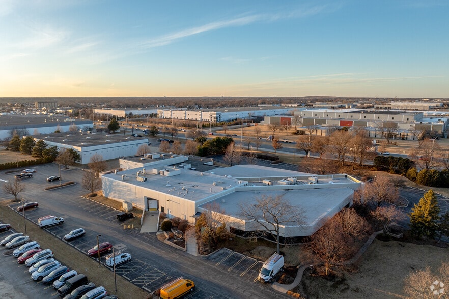 More Photos Of 205 Alexandra Way, Carol Stream Industrial For Sale