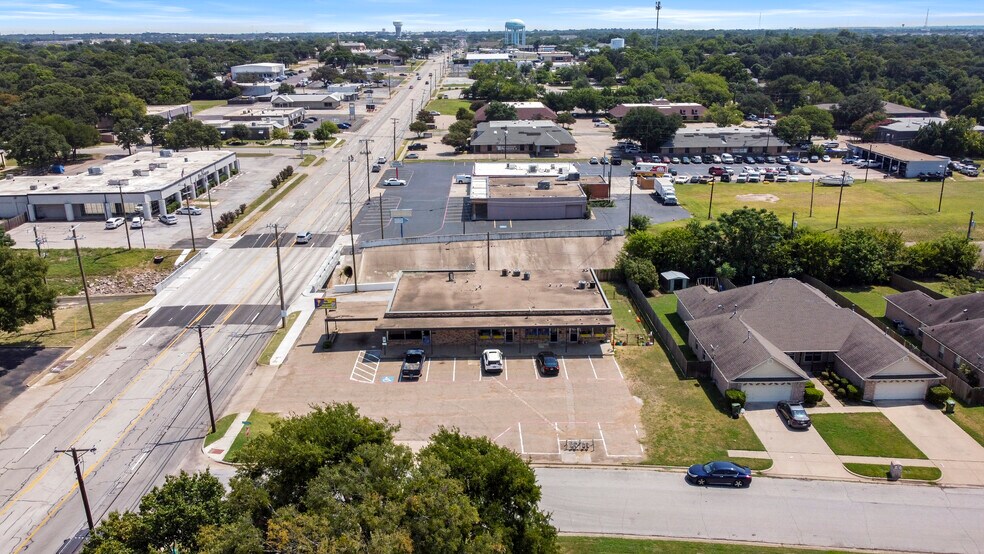 More Photos Of 641 W Bedford Euless Rd, Hurst Freestanding For Sale