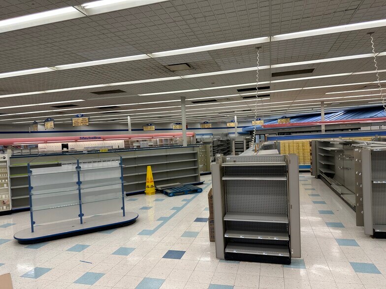 More Photos Of 4410 S Division Ave, Grand Rapids Drugstore For Sale
