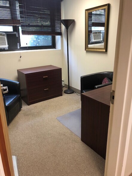 More Photos Of 1 Barstow Rd, Great Neck Apartments For Sale