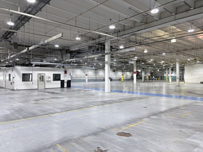 More Photos Of 14900 Technology Dr, Eden Prairie Manufacturing For Sale
