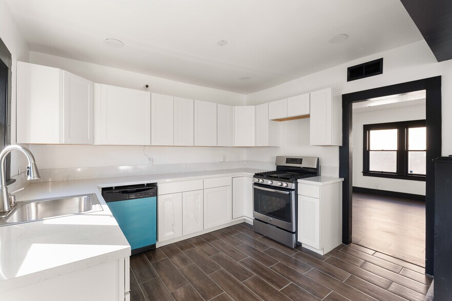 More Photos Of 1825 Baker St, Bakersfield Specialty For Sale