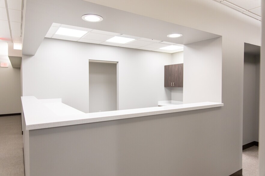 More Photos Of 17030 Lakeside Hills Plz, Omaha Medical For Lease