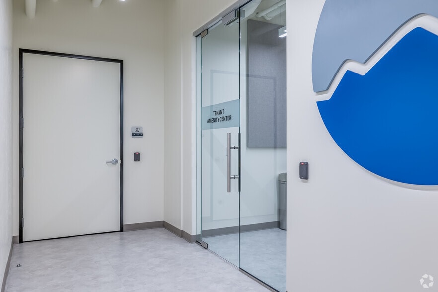 More Photos Of 4747 N 22nd St, Phoenix Office For Lease