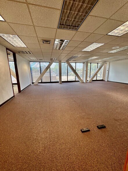 More Photos Of 1000 S Broadway, Highland Office For Lease