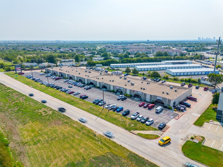 More Photos Of 3501-3529 NW Loop 820, Fort Worth Showroom For Lease