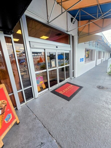 More Photos Of 2261 E Irlo Bronson Memorial Hwy, Kissimmee Hotel For Sale
