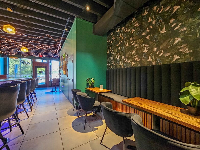 More Photos Of 3207 Leavenworth St, Omaha Bar For Sale