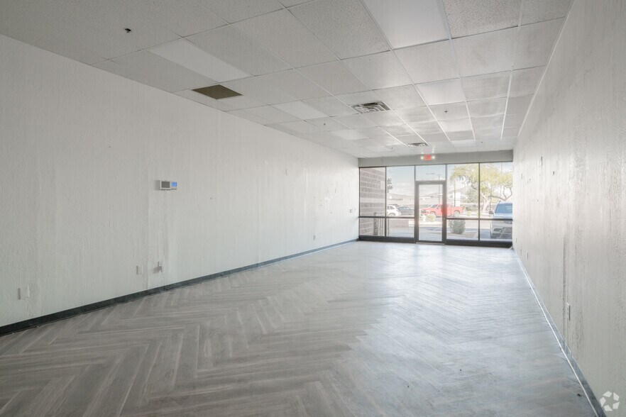 More Photos Of 9620 N Metro Pky W, Phoenix General Retail For Sale