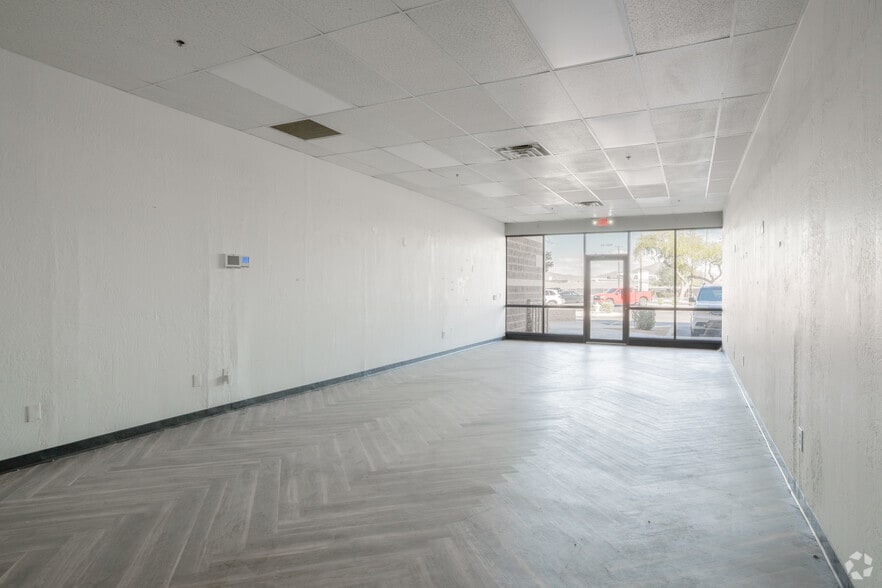 More Photos Of 9620 N Metro Pky W, Phoenix General Retail For Sale