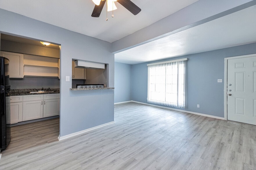 More Photos Of 3040 Golfcrest Blvd, Houston Apartments For Sale
