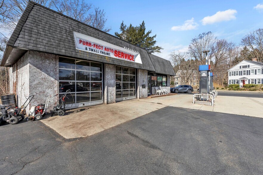 More Photos Of 467 Main St, Wilbraham Service Station For Sale