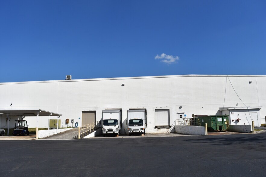 More Photos Of 2400 118th Ave N, Saint Petersburg Manufacturing For Sale