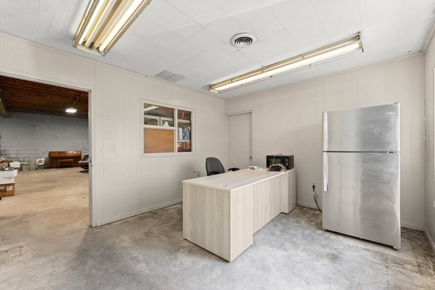 More Photos Of 636 Industrial Blvd, Gainesville Warehouse For Sale