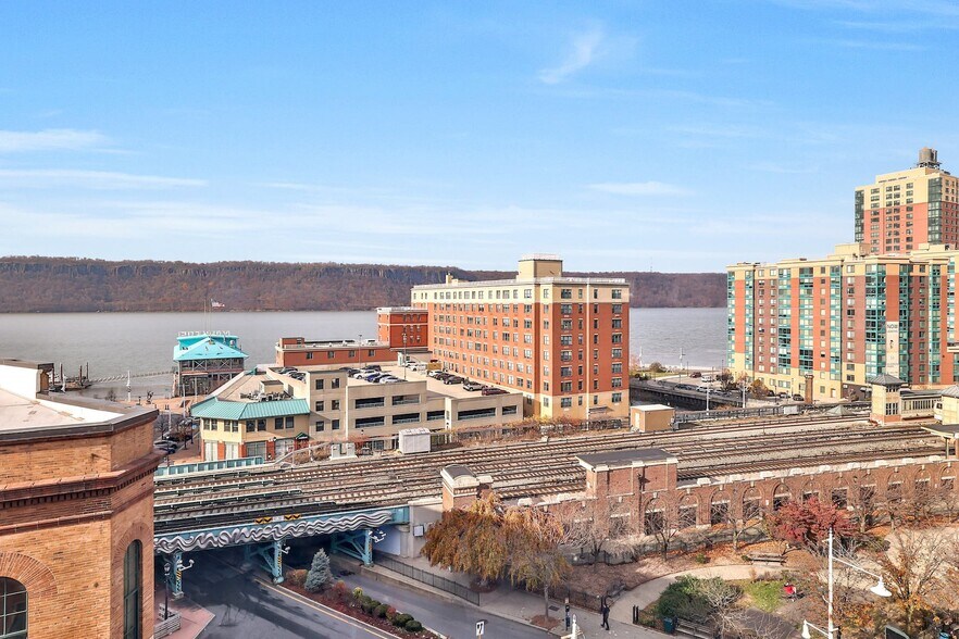 More Photos Of 86 Main St, Yonkers Office For Lease