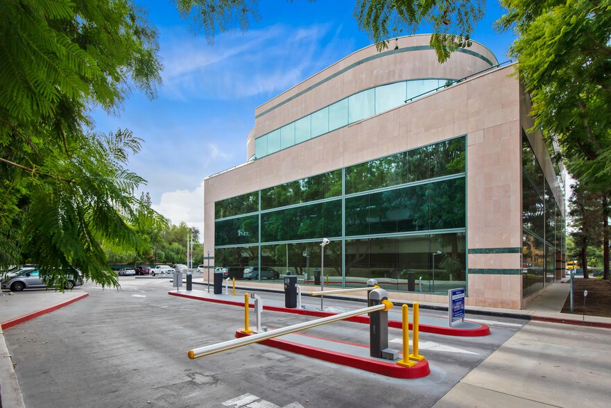 More Photos Of 5550 Topanga Canyon Blvd, Woodland Hills Office For Lease