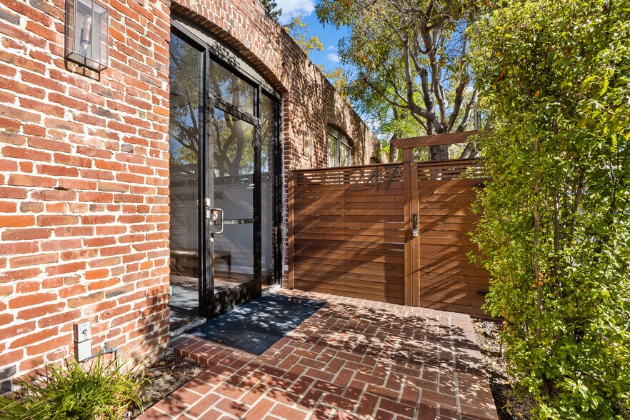 More Photos Of 247 High St, Palo Alto Office For Lease