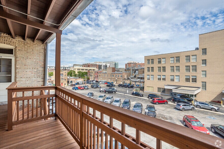 More Photos Of 1000-1010 North Blvd, Oak Park Apartments For Lease