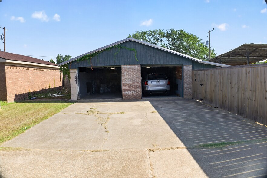 More Photos Of 3315 US Highway 259 N, Kilgore Light Distribution For Sale