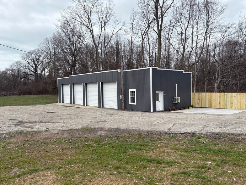 More Photos Of 01821 73rd St, South Haven Warehouse For Lease